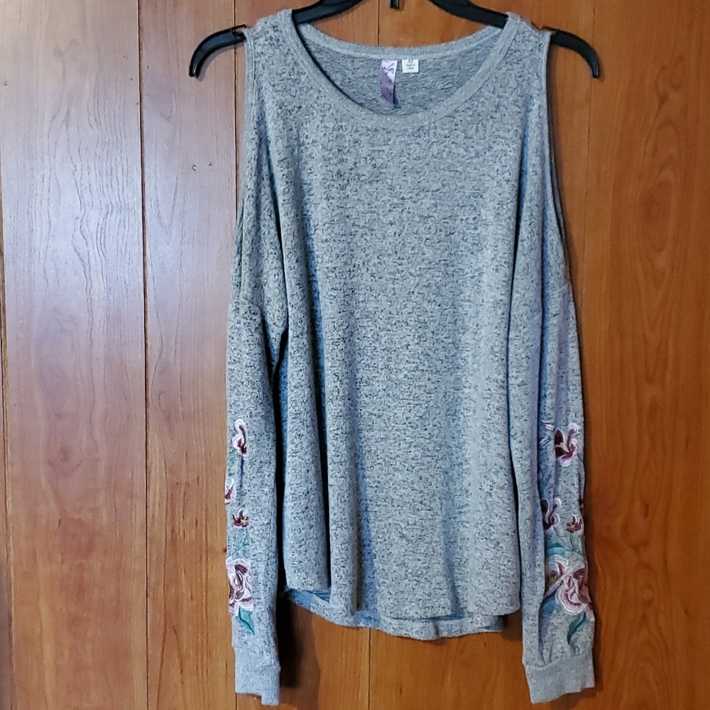 💕Alya embroidered top💕